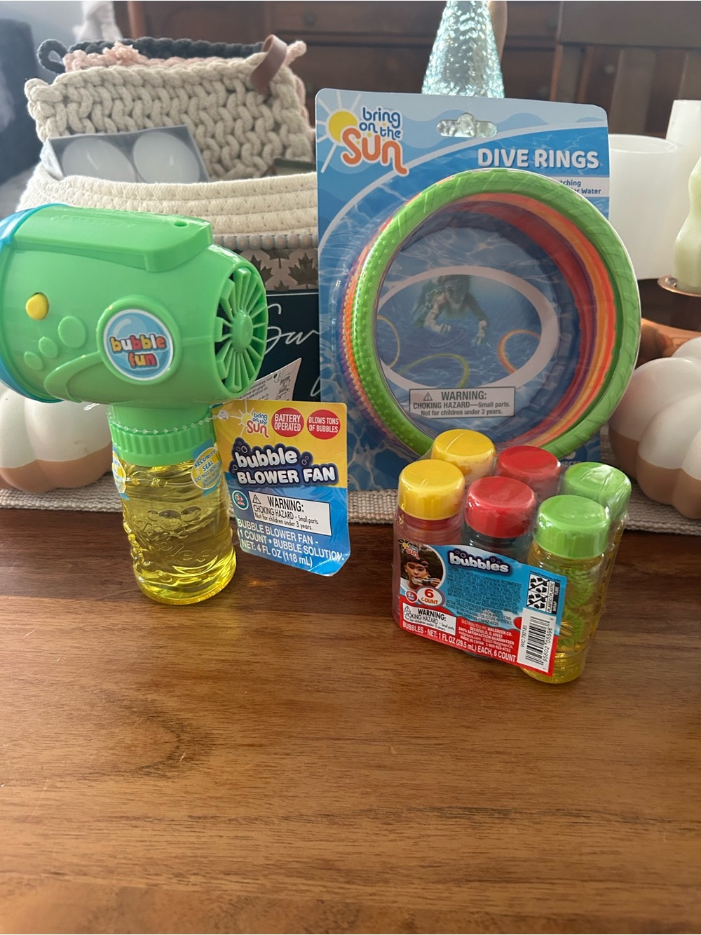 Kids Bubble Blower Fan & Dive Rings - Green, and 6 Mini Bubbles